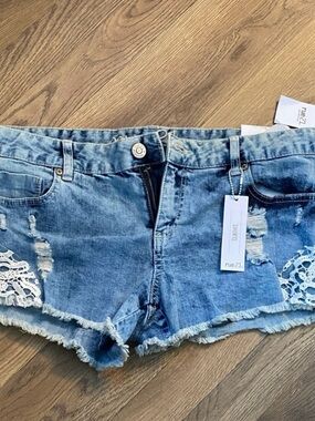 rue21 Light Blue Denim Crochet-Trim Distressed Women's Shorts